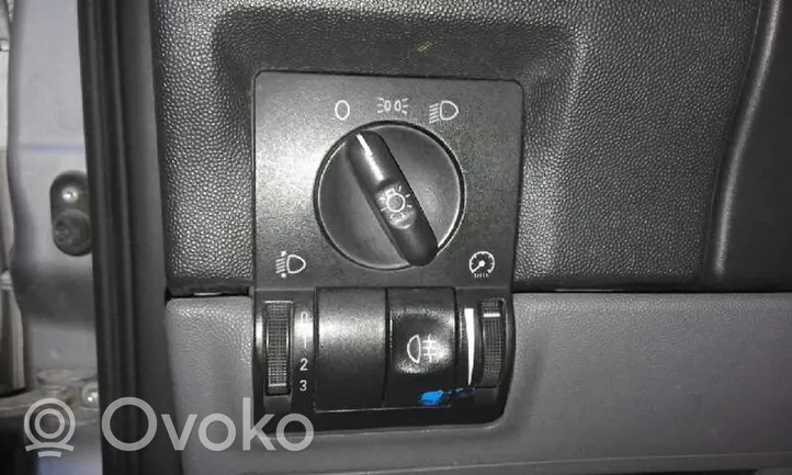 Opel Corsa A Interrupteur d'éclairage de la cabine dans le panneau 9116612