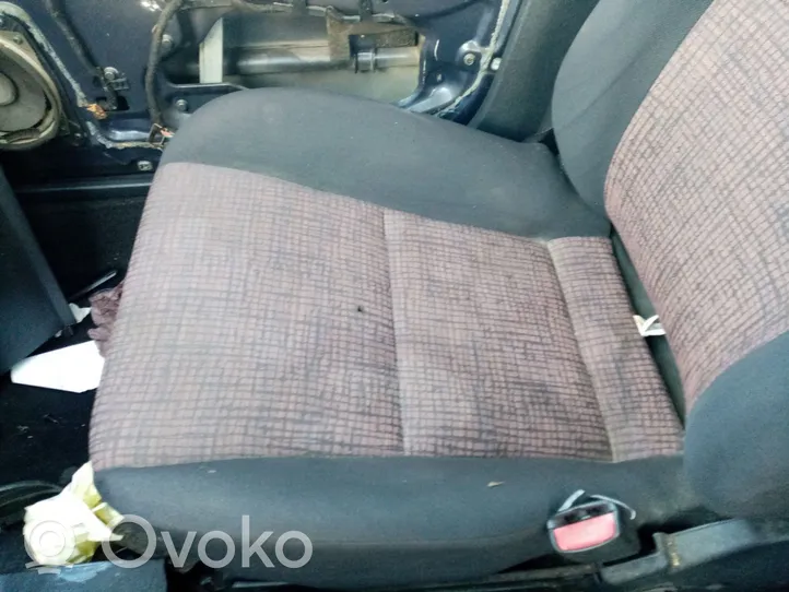 Mitsubishi Carisma Fotel przedni pasażera 