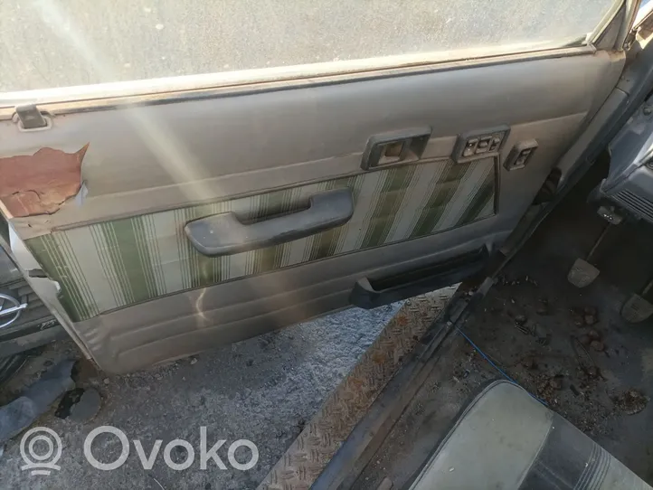 Toyota Land Cruiser (J100) Boczki / Poszycie drzwi przednich 