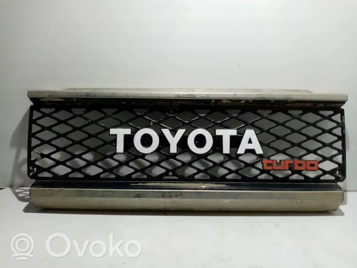 Toyota Land Cruiser (J100) Atrapa chłodnicy / Grill 5310190K02