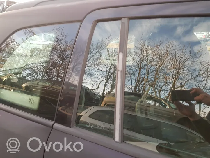 Opel Zafira B Fenêtre latérale avant / vitre triangulaire 