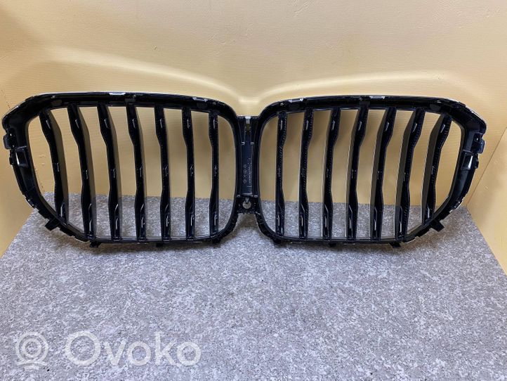 BMW X5 G05 Front bumper upper radiator grill 20240006541