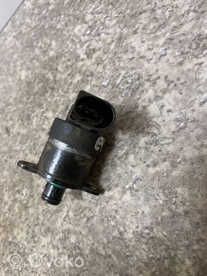 BMW 3 E46 Fuel pressure regulator 