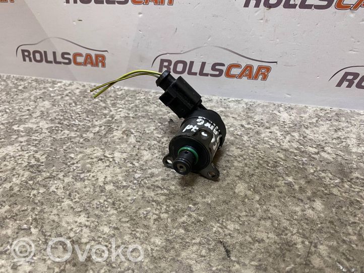 Audi A6 S6 C6 4F Fuel pressure regulator 4D0971992