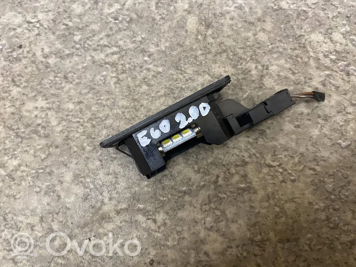 BMW 5 E60 E61 Lampa oświetlenia tylnej tablicy rejestracyjnej 287060105