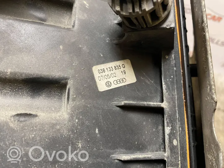 Audi A4 S4 B6 8E 8H Oro filtro dėžė 06B133833F