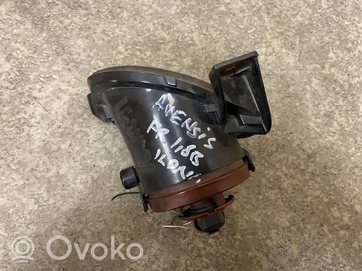 Toyota Avensis T220 Światło przeciwmgłowe przednie 8121005060