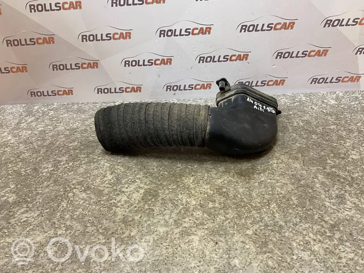 Audi A4 S4 B6 8E 8H Oro paėmimo kanalo detalė (-ės) 8E0129604F