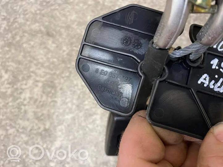 Audi A4 S4 B6 8E 8H Klamra tylnego pasa bezpieczeństwa 8E0857739010