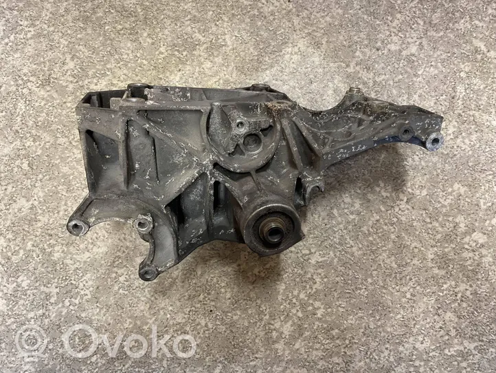 Audi A4 S4 B6 8E 8H Support de générateur / alternateur 038903143AE