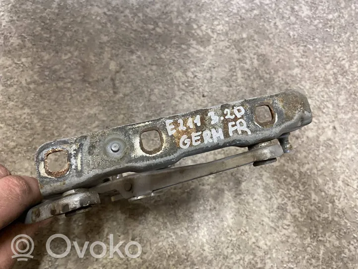 Mercedes-Benz E W211 Cerniere del vano motore/cofano 2118800228