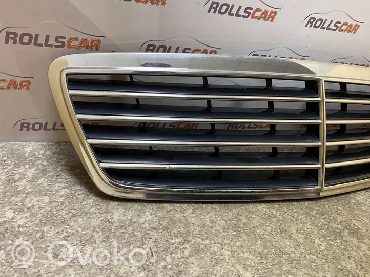 Mercedes-Benz C W203 Grille de calandre avant A2038800183