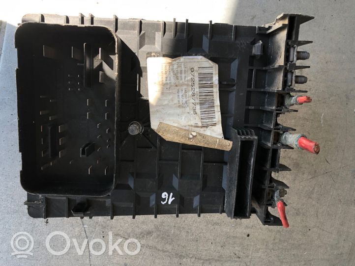 Volkswagen Caddy Skrzynka bezpieczników / Komplet 1K0907814A