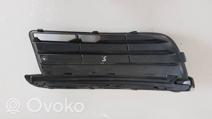 Volkswagen Jetta V Etupuskurin alempi jäähdytinsäleikkö 1K0853665G