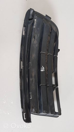 Volkswagen Jetta V Etupuskurin alempi jäähdytinsäleikkö 1K0853666J