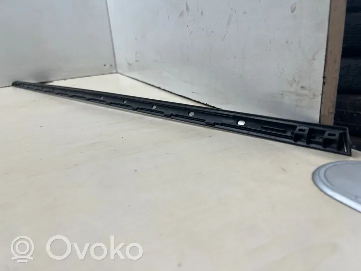 Opel Zafira B Takaoven ikkunalasin kumitiiviste 0131132099