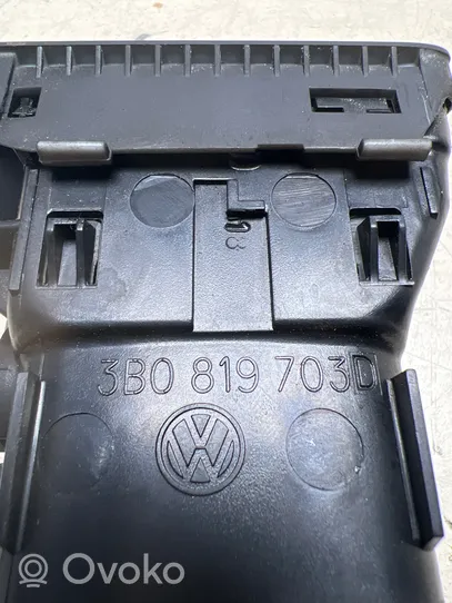 Volkswagen PASSAT B5 Kojelaudan keskiosan tuuletussuuttimen ritilä 3B0819703D