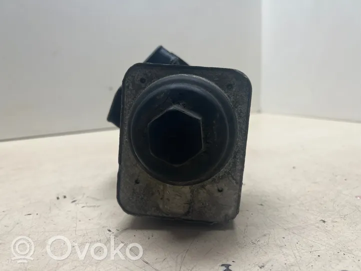 Volkswagen Touran I Supporto di montaggio del filtro dell’olio 045115389