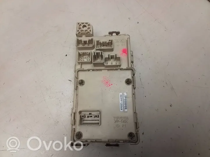 Toyota Avensis Verso Module de fusibles 8922144030