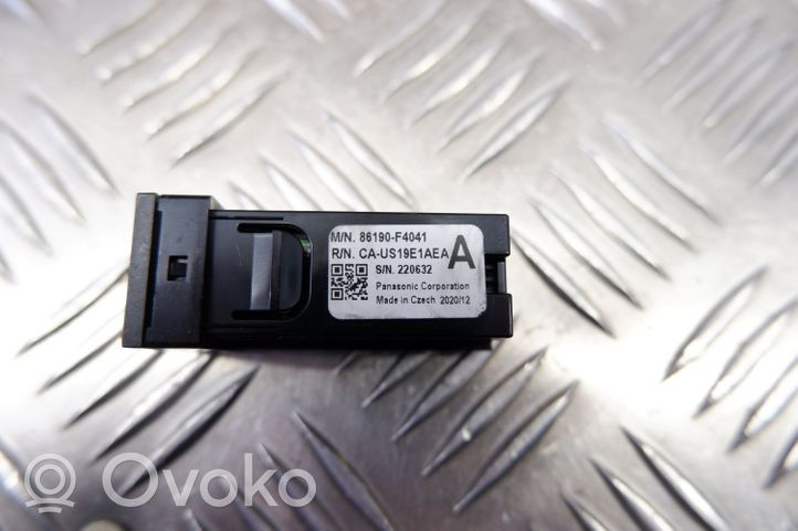 Toyota Corolla E210 E21 USB jungtis 86190F4041