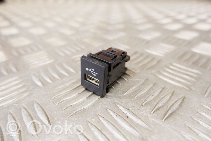 Toyota Corolla E210 E21 Connecteur/prise USB 86190F4041