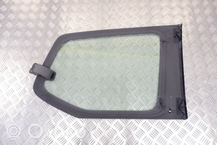 Toyota Land Cruiser (J120) Galinis šoninis kėbulo stiklas 6272060861