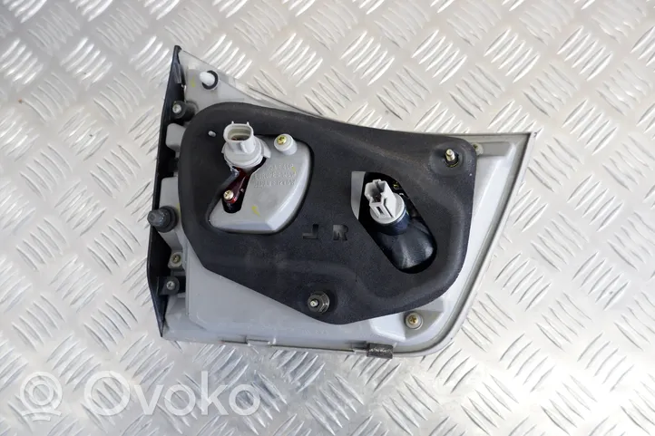 Lexus RX 330 - 350 - 400H Lampy tylnej klapy bagażnika 8158148050