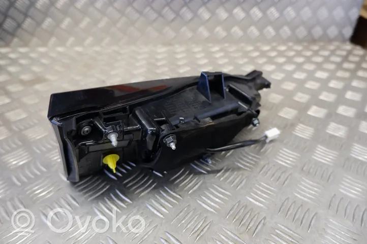 Lexus NX Luci posteriori del portellone del bagagliaio 8158078050