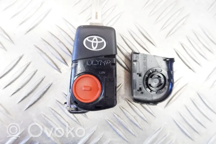 Toyota Yaris XP210 Moottorinohjausyksikön sarja ja lukkosarja 8978002230