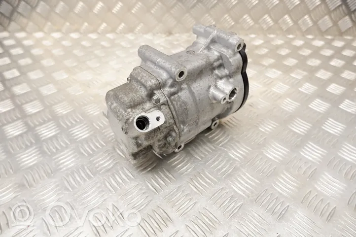 Toyota Yaris XP210 Ilmastointilaitteen kompressorin pumppu (A/C) 0424000740