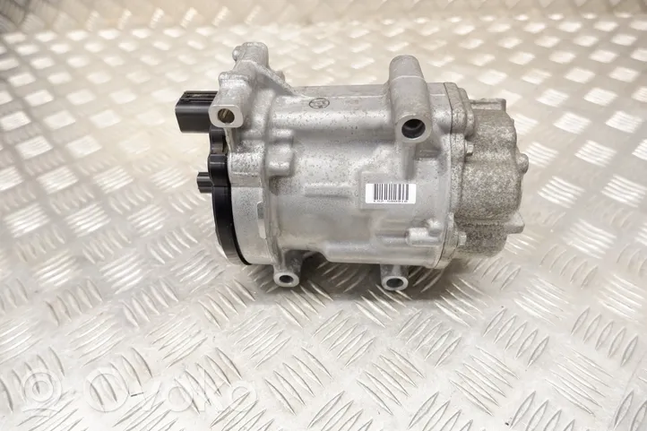 Toyota Yaris XP210 Ilmastointilaitteen kompressorin pumppu (A/C) 0424000740