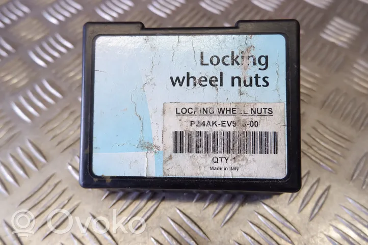 Toyota Prius+ (ZVW40) Anti-theft wheel nuts and lock PZ4AKEV906