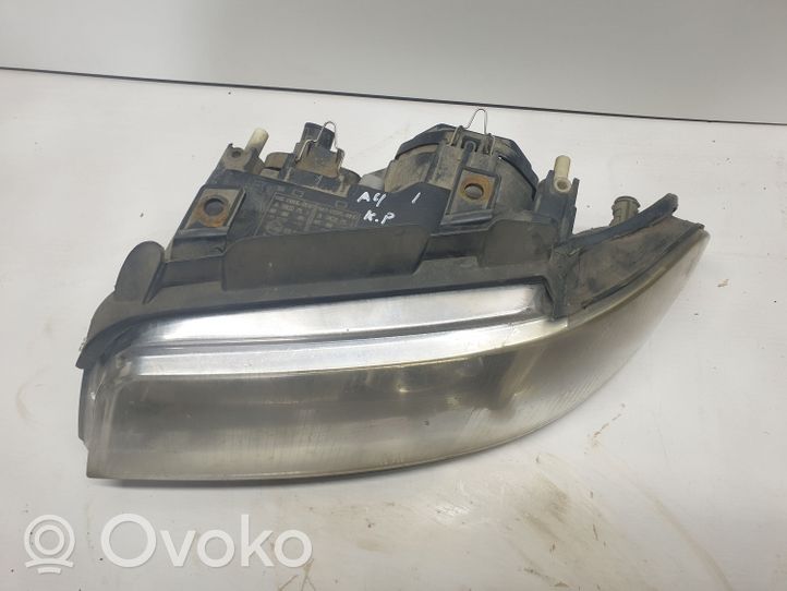 Audi A4 S4 B5 8D Lampa przednia 