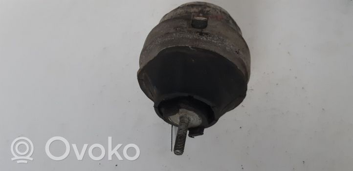 Audi A4 S4 B5 8D Supporto di montaggio del motore 8D0199379J