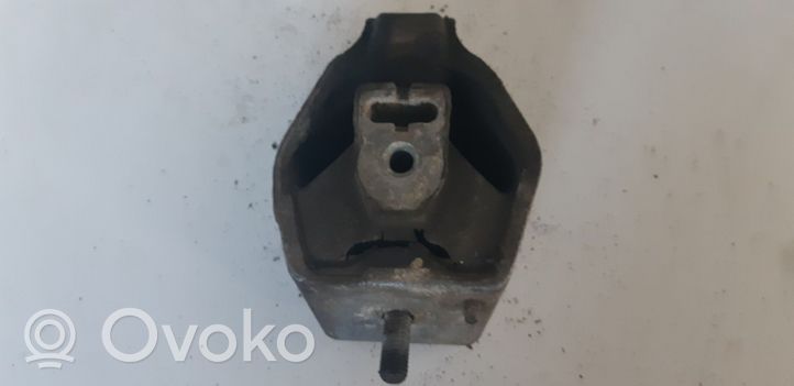 Audi A6 S6 C4 4A Pagalvė pavarų dėžės 4A0399151D