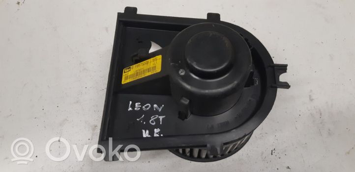 Seat Leon (1M) Pečiuko ventiliatorius/ putikas 1J2819021C