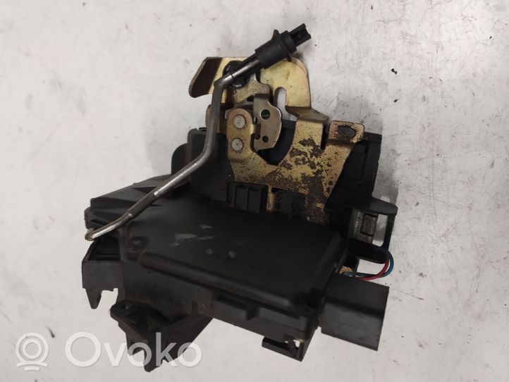 Audi A6 S6 C5 4B Etuoven lukko 4B0839015B