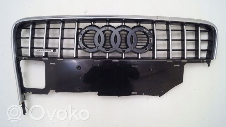 Audi Q7 4L Etupuskurin ylempi jäähdytinsäleikkö 4L0853651E