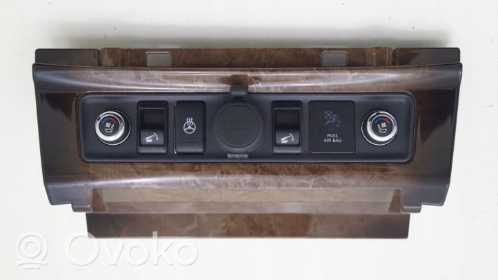 Infiniti QX56 Oro kondicionieriaus/ klimato/ pečiuko valdymo blokas (salone) 682461LA0A