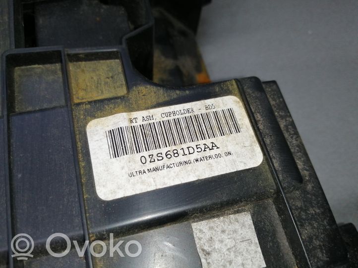 Dodge Grand Caravan Tylny uchwyt na kubek tunelu środkowego 0ZS681D5AA