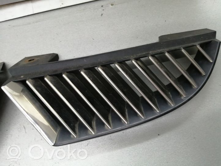 Mitsubishi Colt CZ3 Maskownica / Grill / Atrapa górna chłodnicy MN127774