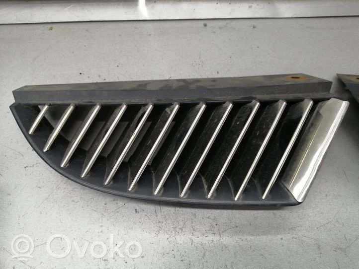 Mitsubishi Colt CZ3 Maskownica / Grill / Atrapa górna chłodnicy MN127774