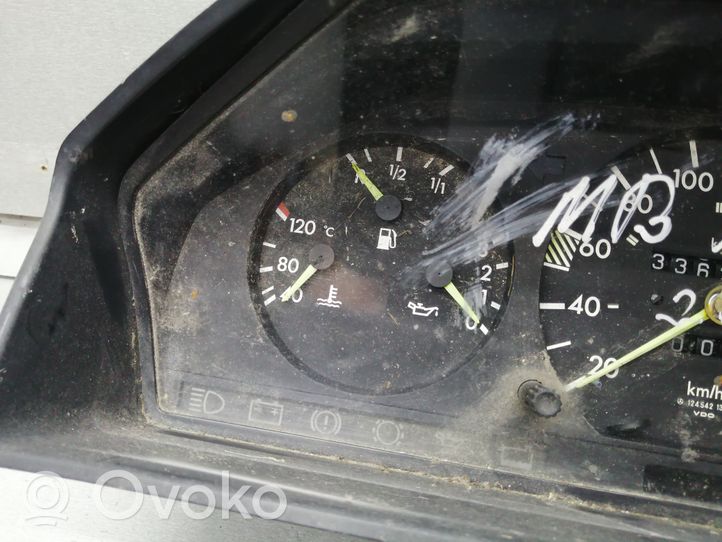 Mercedes-Benz E W124 Compteur de vitesse tableau de bord 87001199