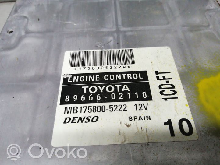 Toyota Corolla E120 E130 Variklio valdymo blokas 8966602110