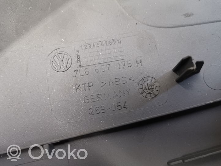 Volkswagen Touareg I Отделочный щит панели (боковой) 7L6857175H