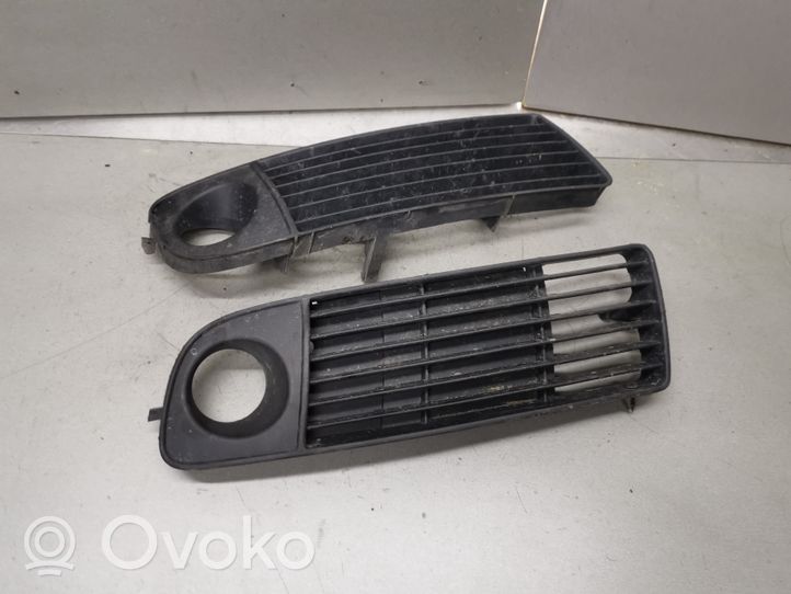 Audi A6 S6 C5 4B Grille inférieure de pare-chocs avant 4B0807682M