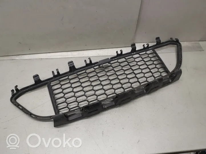 BMW 3 F30 F35 F31 Grille inférieure de pare-chocs avant 8068124