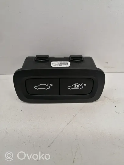 Volvo XC60 Tailgate/boot open switch button 31674801