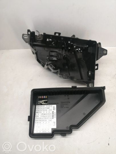 31398000 Volvo XC90 Fuse box set, 30.00 € | RRR