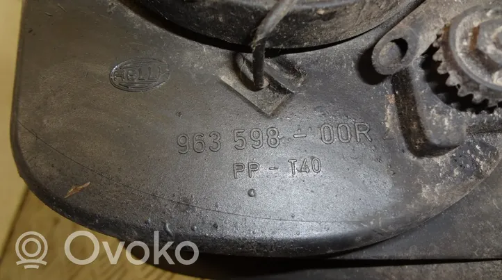 Volkswagen Bora Lampa przednia 963598-00R